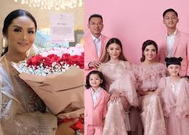 She is the daughter of trenggono and rachma widadiningsih. Krisdayanti Ulang Tahun Keluarga Anang Dan Ashanty Kirim Kado Spesial Pikiran Rakyat Com