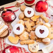 Voici de quoi raviver les souvenir d'enfance ! Bredele De Noel Nos Meilleures Recettes De Petits Gateaux Alsaciens Femme Actuelle Le Mag