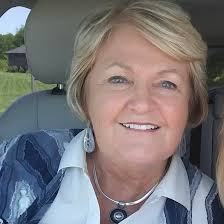 Best places to grab dinner by the airport?