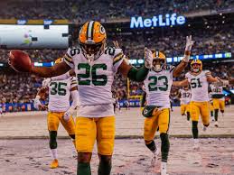 Packers wide receiver davante adams gave a thumbs up as he was carted off on a stretcher. 10 Cool Snowy Images From The Packers Cool Snowy Win Over The Giants