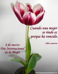 Una mujer solo retrocede para tomar más impulso. Tarjetas Y Postales Del Dia De La Mujer Feliz Dia De La Mujer Dia De La Mujer Imagenes De Feliz Dia