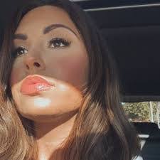 Holly Lacey's Instagram, Twitter & Facebook