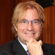 6,296 seuraajaa, 1,545 seurattavaa, 415 julkaisua. Andres Roemer