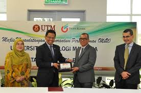 Traxx fm klasik fm minnal fm ai fm asyik fm sabah fm sabah v fm sarawak fm wai fm 682 mhz. Mou Signing Ceremony Between Utm And Duta Klasik Sdn Bhd Dato Seri Ir Dr Zaini Bin Ujang