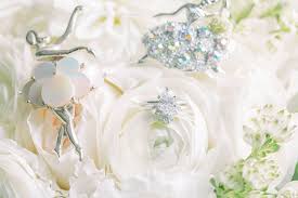 We are known throughout the region for our stunning floral arrangements, creatively composed in helen olivia's unique signature style. Cameron Mike A Timeless And Romantic Woodlawn Pope Leighey Wedding Alexandria Va Happily Hitched