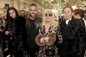 An exclusive selection of women's and men's ready to wear, shoes, accessories. Retail Expansion Philipp Plein Das Munchner Kindl Ist Zuruck