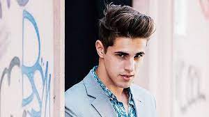 Angle the blow dryer up from beneath your hairline so the air is pushing your hair upward. 15 Best Blowout Haircuts For Men In 2021 The Trend Spotter
