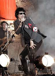 Argentine latin rock ensemble ratones paranoicos formed in 1984, and was mainly influenced by the rolling stones (frontman and singer juan sebastian gutierrez (aka juanse) has repeatedly stated that the stones are as necessary as medicine to him). Denunciaron A Juanse De Los Ratones Paranoicos Por Abuso