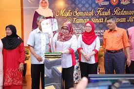 Prin prinsip2 sip2 yang mend mendasari asari pertu pertubua 'ara mengurus#an <b>pusat pdk serta memberi panduan se%ara menyeuru daam pea#sanaan pr comments. Jabatan Kebajikan Masyarakat
