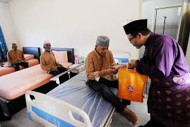 Shalat pada waktunya sebagaimana kita ketahui bersama, shalat merupakan tiang agama. Lakukan 6 Amalan Diajar Nabi Saw Agar Jadi Penyelamat Ketika Meniti Titian Sirat Ad Din Mstar