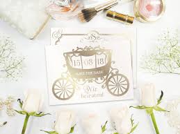 Wenn zwei menschen es geschafft haben 50 jahre ihres lebens zusammen zu gehen in der ehe dann steht viele möchten diesen einladungstext selbst entwerfen um diesen eine persönliche note zu geben,doch stellt sich dieses oft als nicht so leicht. Hochzeitseinladungen Text Mustertexte Und Spruche