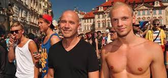 Letos nabídne několik přednášek, filmových projekcí, divadelních představení či výstav. Prague Gay Pride 2021 The Parade Will Leave From Wenceslas Square