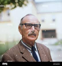 Robert Tessen's Instagram, Twitter & Facebook