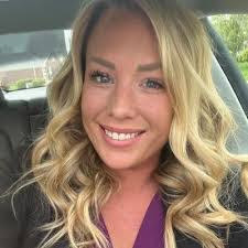 Jessica Earnest's Instagram, Twitter & Facebook