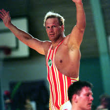 Frank andersson med sin tidligere samboerjeanette bouvin ankommer den svenske idrettsgalaen. Ovantade Detaljen Vid Kistan Nar Familjen Sa Farval Till Frank Andersson