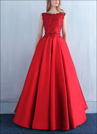 Weitere ideen zu brautkleid, braut, hochzeit. Rotes Brautkleid Aus Spitze Mit Satinrock Lafanta