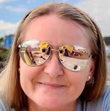 n Vrou van Lephalale praat ná 'n groot luislang haar in haar huis aanval:  'Daar was oral bloed soos die slang my gebyt het. Ná 'n groot gesukkel het  ek op die