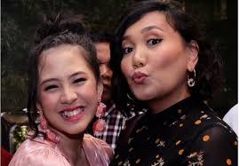 Two blue stripes) adalah sebuah film drama remaja indonesia tahun 2019 yang disutradarai oleh gina s. Hamil Duluan Angga Yunanda Zara Jkt48 Terpaksa Menikah Tabloidbintang Com
