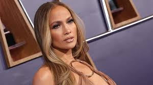 In a new interview, Jennifer Lopez said her divorce from Ben Affleck was  "tough" but also helped her "grow in a way that I needed to grow." See link  below ⬇️ bit.ly/3INZ69f