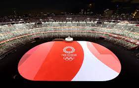 A teniszező oszaka naomi gyújtotta meg a tokiói ötkarikás játékok lángját az olimpiai stadionban. Ftr7otes2tjvgm