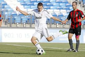 Em agosto de 2007, szalai deixou o stuttgart e assinou com o real madrid castilla por aproximadamente quinhentos mil euros. Szalai Adamot Benevezi A Real Madrid A Bajnokok Ligajara Nso