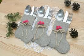 16 Enchanting Handmade Christmas Table Decor Ideas