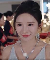 Ang pinakamayamang bilyonaryo sa lungsod ay nagpapanggap na mahirap sa  kasal ng kanyang anak ngunit hinahamak at kinutya ng pamilya ng nobya