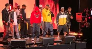 Triumph is famous for being almost six minutes long without having a chorus/hook. Wu Tang Clan Performs Triumph On The Tonight Show With Jimmy Fallon Hip Hop Lately