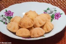 Masukkan ke dalam minyak dingin. Resepi Kuih Ketayap