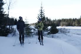 Six more weeks of winter there will be! club vice president tom dunkel read from the chosen scroll. Umea Friluftsguide Sida 2