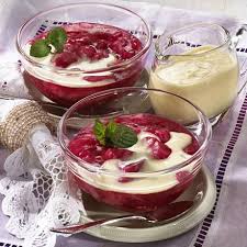 Rhabarbergrutze Mit Selbstgemachter Vanillesosse Rezept Rezepte Lecker Und Vanillesosse