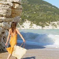 Cea mai bună ofertă de zbor din bucureşti către baia mare găsită pe momondo în ultimele 72 de ore este 1.450 lei. H M Sceglie Vignanotica Per I Suoi Spot Vieste