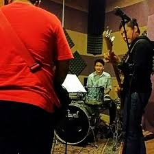Band terbaru bawah bimbingan harry khalifah dan padu records, 'asal usul', membawa kembali rentak rock melayu asli 10:27. The Recalet Posts Facebook