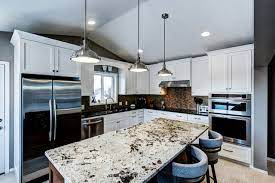 Alaska white granite with its light background coloring and warm hues throughout, alaska white granite is a striking stone that works well with many different color schemes and designs. Painted Cabinets With Alaska White Granite On The Island Klassisch Modern Kuche Minneapolis Von Dovetail Kitchen Designs Houzz