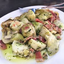 Si nunca has probado una alcachofa, es posible que no sepas cocinarla ni mucho menos comerla. Alcachofas Salteadas Con Jamon Receta De Divina Cocina