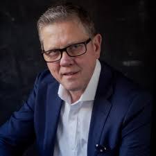 Andrea Karns's Instagram, Twitter & Facebook