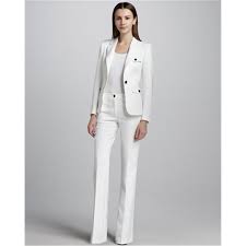 Alors que la tendance est aux seventies, le smoking blanc faisait son grand retour sur les podiums de quoi inspirer les futures mariées à la recherche d'une tenue pour un mariage civil, à la fois épurée. Blanc Un Bouton Femmes D Affaires Travail Costumes Femme Bureau Uniforme Mariage Smoking Dames Formel Pantalon Costumes 2 Pieces Ensembles Blazer Leather Bag