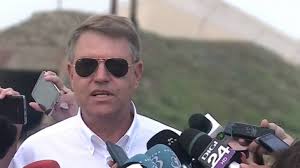 Nici la festivităţi nu a fost văzut cu ochelari de soare. Klaus Iohannis Surprins La Babele De CÄƒtre TuriÈ™ti