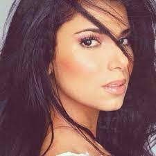 Ele Delgado's Instagram, Twitter & Facebook