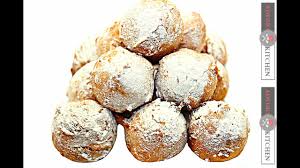 Se mixează la viteză mare ouăle și sarea ,apoi se adaugă zahărul, iaurtul ,bicarbonatul și coaja de citrice. Gogosi Cu Iaurt Grecesc Gogosi Cu Lingura Adygio Kitchen Youtube