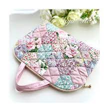 リバティ ローズマルチケース リバティプリント カーライン ローズ ピンク 縦長ヘキサゴンで繋いだ大きめのポーチです パッチワーク パッチワークキルト patchwork patchworkqu artesanato em tecido bolsas de tecido estojos