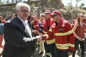 Em média são mais jovens, mais qualificados, mas têm contratos mais precários e salários mais baixos do que. Eduardo Cabrita Agradece Aos Bombeiros Que Combateram Em Monchique Bom Dia Luxemburgo