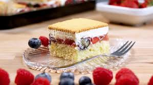 Die masse auf das blech streichen und im ofen ca. Butterkekskuchen Butterkekskuchen Mit Frischen Beeren Bayern 1 Radio Br De