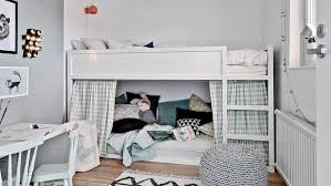 Notre gamme comprend des têtes de lit de styles, matériaux et finitions variés. Ikea Hack Personnaliser Le Lit Evolutif Kura Shake My Blog