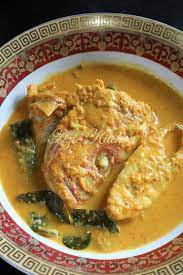 Masukkan kepala ikan, masak sambil diaduk supaya santan tidak pecah, masukkan kacang panjang dan rawit utuh, masak terus sampai ikan matang, bumbui garam, gula dan kaldu jamur, koreksi rasa bila sudah pas matikan api, sajikan. Gulai Ikan Merah Padang Azie Kitchen