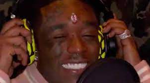 Rapperen varmede i weekenden op til sin. Lil Uzi Vert S Est Fait Implanter Un Diamant A 24 Millions De Dollars Sur Le Front