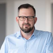 Today I passed the exam for the citizenship of the Austrian Republic with  18 of 18. 😊 Now finally I can start with skiing 😂😂😂 Ojda! 😂