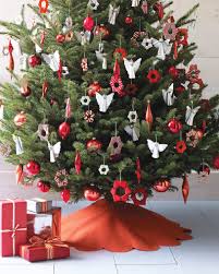 13 Christmas Sewing Projects Made To Become Holiday Heirlooms Creative Christmas Trees Christmas Tree Decorations Traditional Christmas Tree