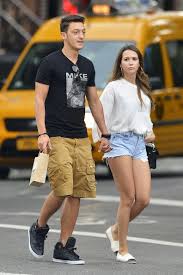 Mesut özil, dün gece bambi 2015 medya ödülleri törenine eski sevgilisi mandy capristo'yla katıldı. Mesut Ozil Mandy Capristo Now Just Take Her Out And Put Me In And It Will Be A Perfect Picture Calisma Ders Calisma Ipuclari