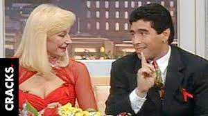 Siempre corrió el rumor de que alguien con un físico muy parecido a una de las estrellas del inter de luis suárez, el doble campeón de europa a principios de. El Dia Que Maradona Quedo A Solas Con Raffaella Carra Youtube